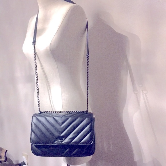 Black Dkny bag - Picture 4 of 11